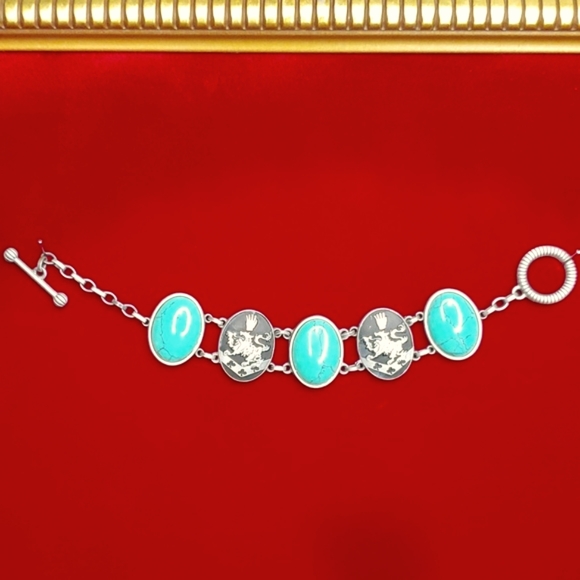 Twilight New Moon Alice Turquoise Cabochon Bracelet - Picture 3 of 9